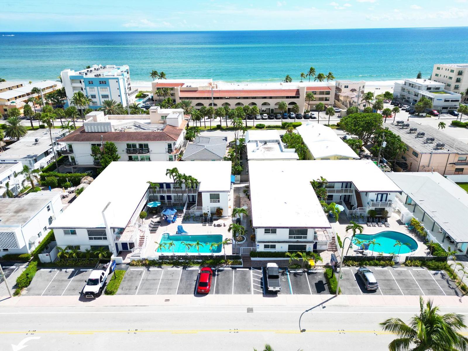 Blue Strawberry By The Sea Hotel Lauderdale-by-the-Sea Exterior foto