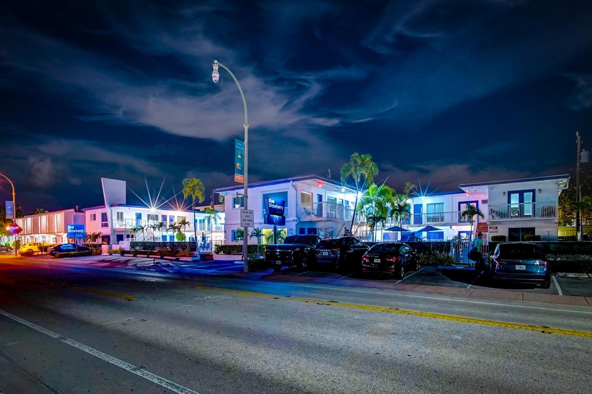 Blue Strawberry By The Sea Hotel Lauderdale-by-the-Sea Exterior foto
