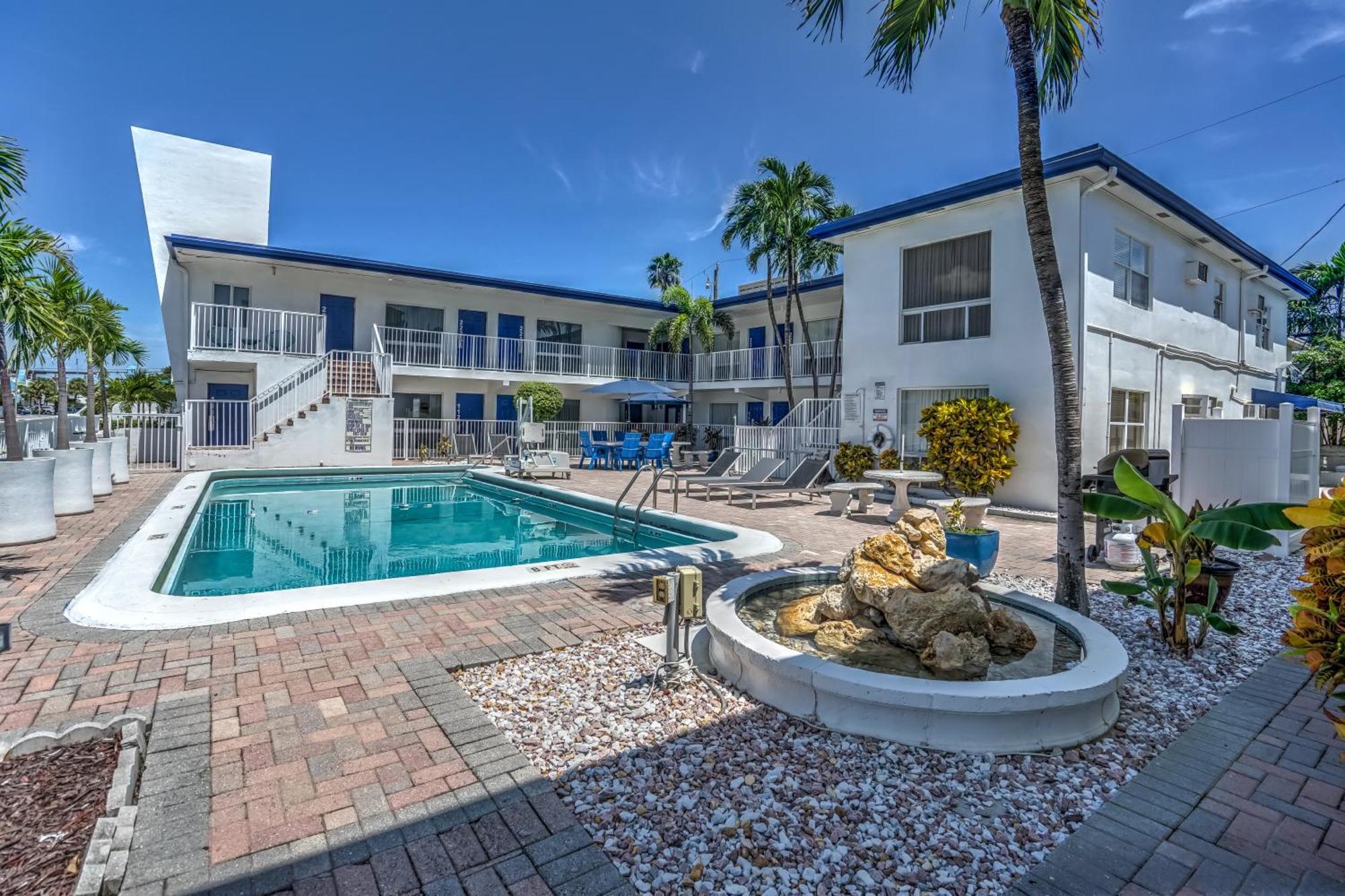 Blue Strawberry By The Sea Hotel Lauderdale-by-the-Sea Exterior foto