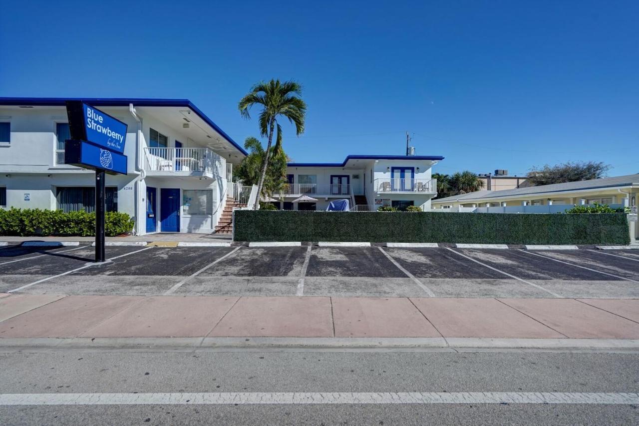 Blue Strawberry By The Sea Hotel Lauderdale-by-the-Sea Exterior foto